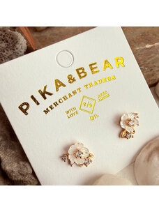 Pika & Bear Pika & Bear Amelia Mother Of Pearl Flower & Rhinestone Stud Earrings | Gold
