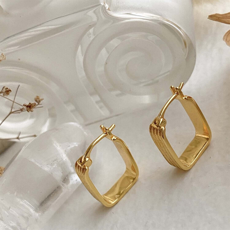 Pika & Bear Pika & Bear Tuscan 10Mm Textured Rectangle Hoop Earrings | Gold