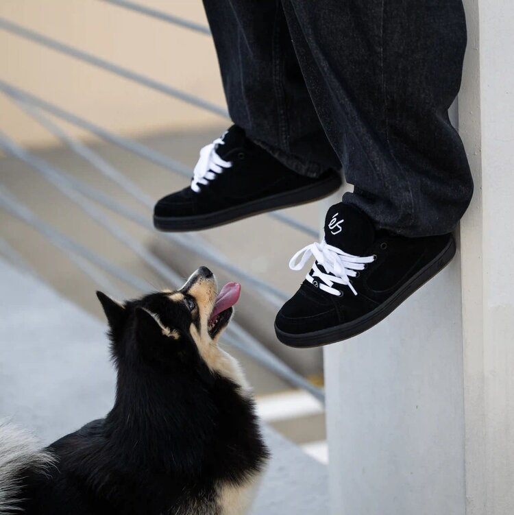 eS Accel | Black
