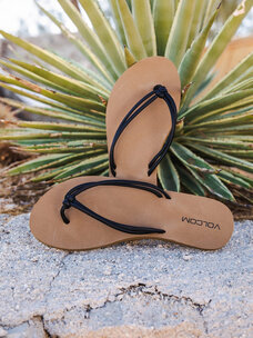 Volcom Forever And Ever Sandal | Black