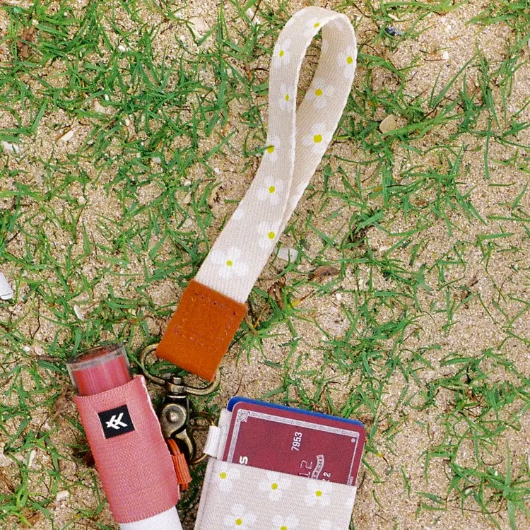 Thread Threads Wristlet Keychain | Luna