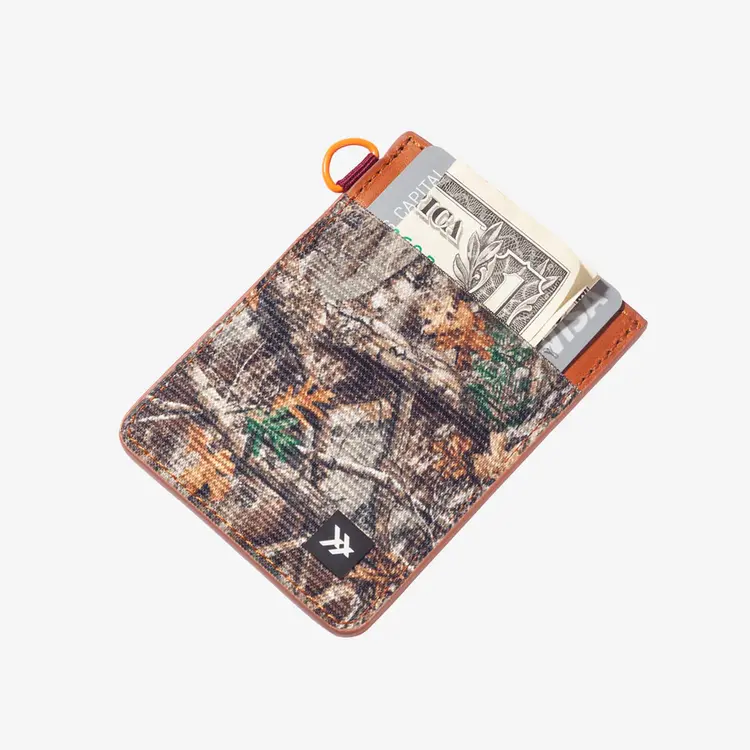 Thread Threads Vertical Wallet | Realtree