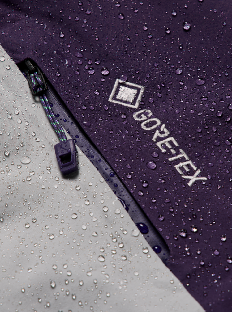 Burton Burton Men's [Ak] Swash Synthetic Insulated Gore-Tex 2L Jacket | Nightshade Purple/Apparition Gray/Green Voltage
