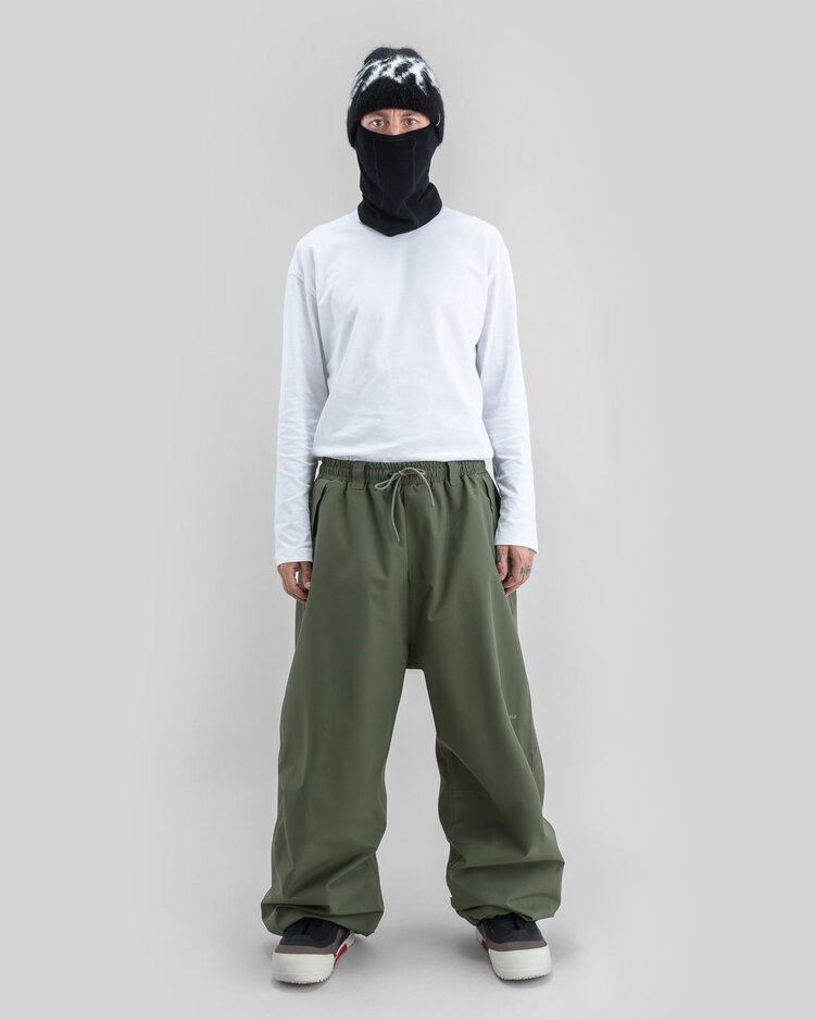 Beyond Medals Park Pants | Dark Green