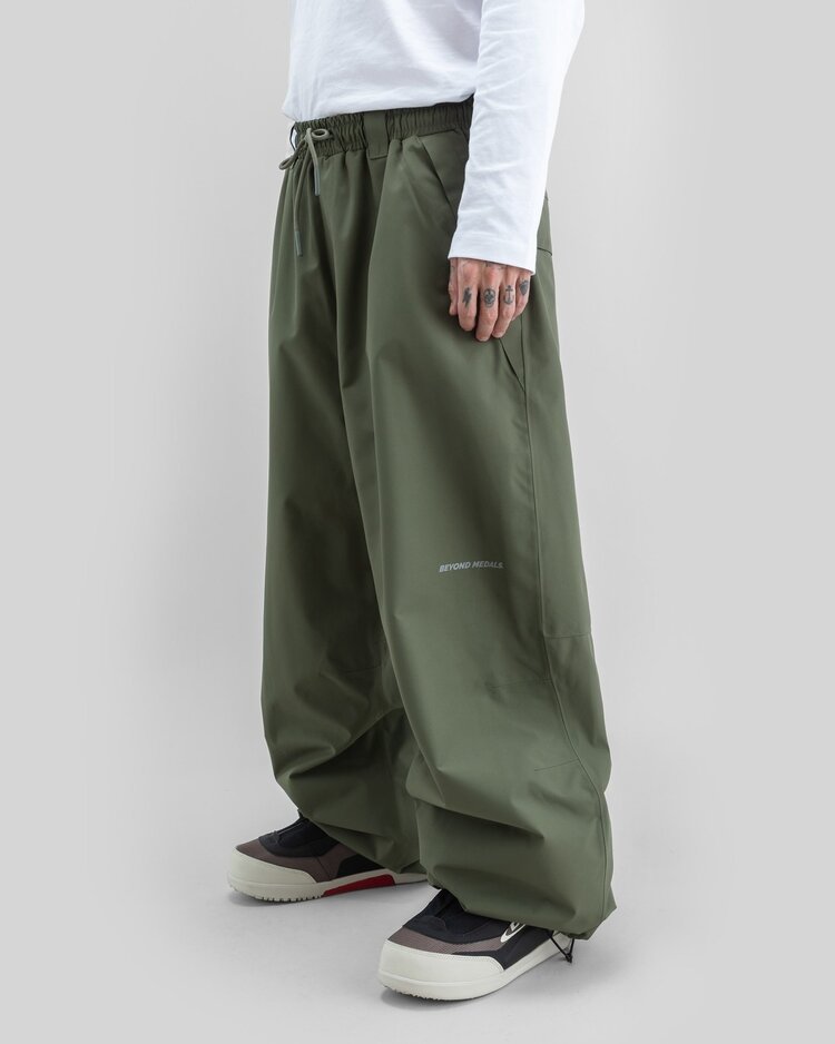 Beyond Medals Park Pants | Dark Green