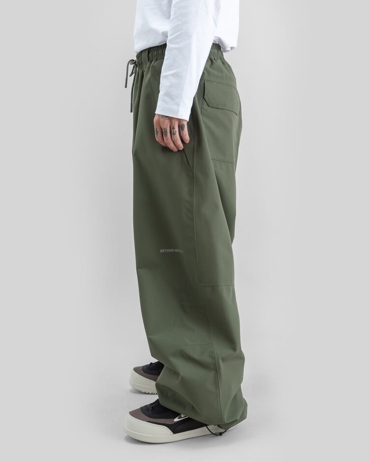 Beyond Medals Park Pants | Dark Green