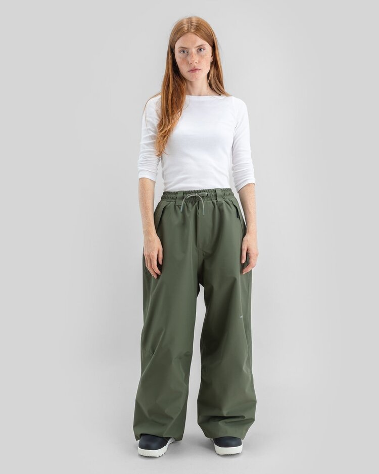Beyond Medals Park Pants | Dark Green