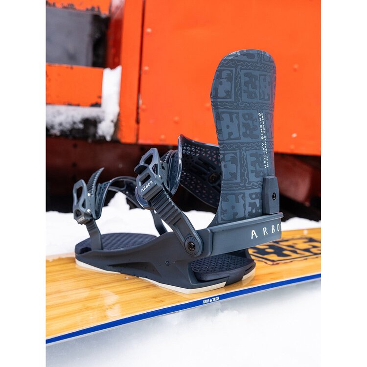 Women's Utility Snowboard Bindings | Estelle Pensiero