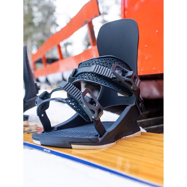 Women's Utility Snowboard Bindings | Estelle Pensiero