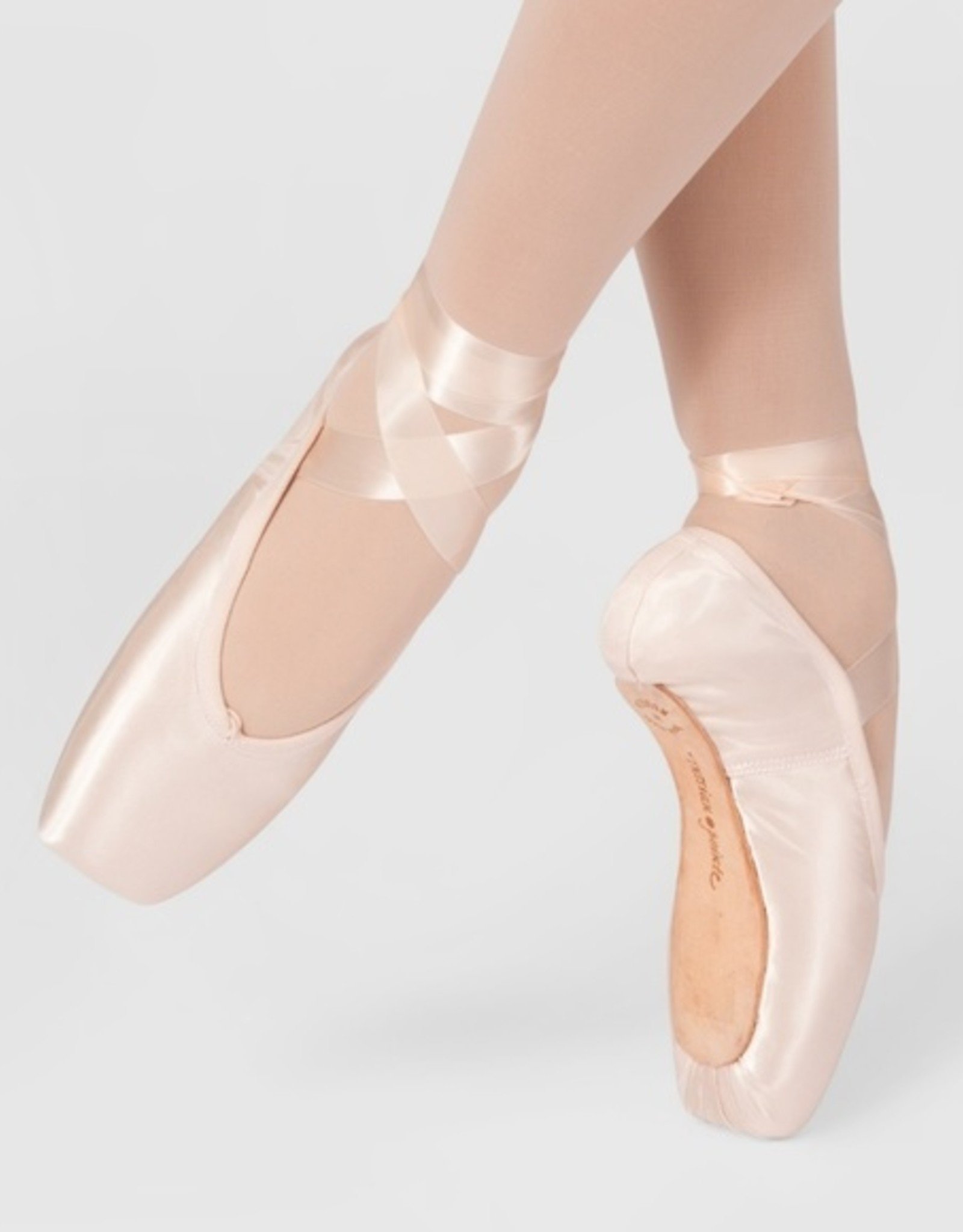 Russian Pointe Russian Pointe Lumina