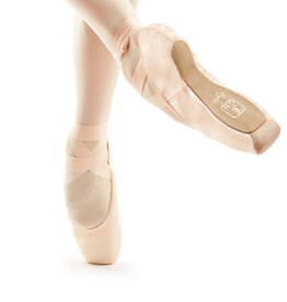 Gaynor Minden Gaynor Minden Lyra Sleek Pointe Shoe Gaynor Minden Gaynor Minden Lyra Sleek Pointe Shoe