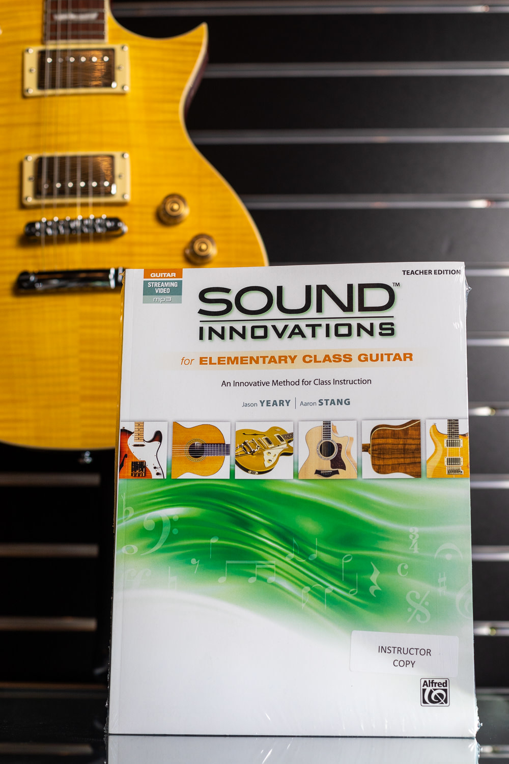 Alfred Music Sound Innovations - Guitar Lesson Book *Teacher Edition*