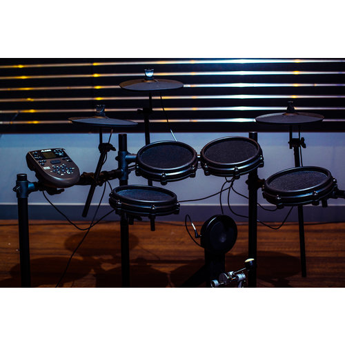 ALESIS Alesis Nitro Mesh Electronic Drum Kit ALESIS Alesis Nitro Mesh Electronic Drum Kit