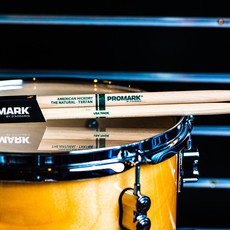 Promark Promark Forward 7A Classic Drum Sticks, Raw Hickory, Nylon Tip