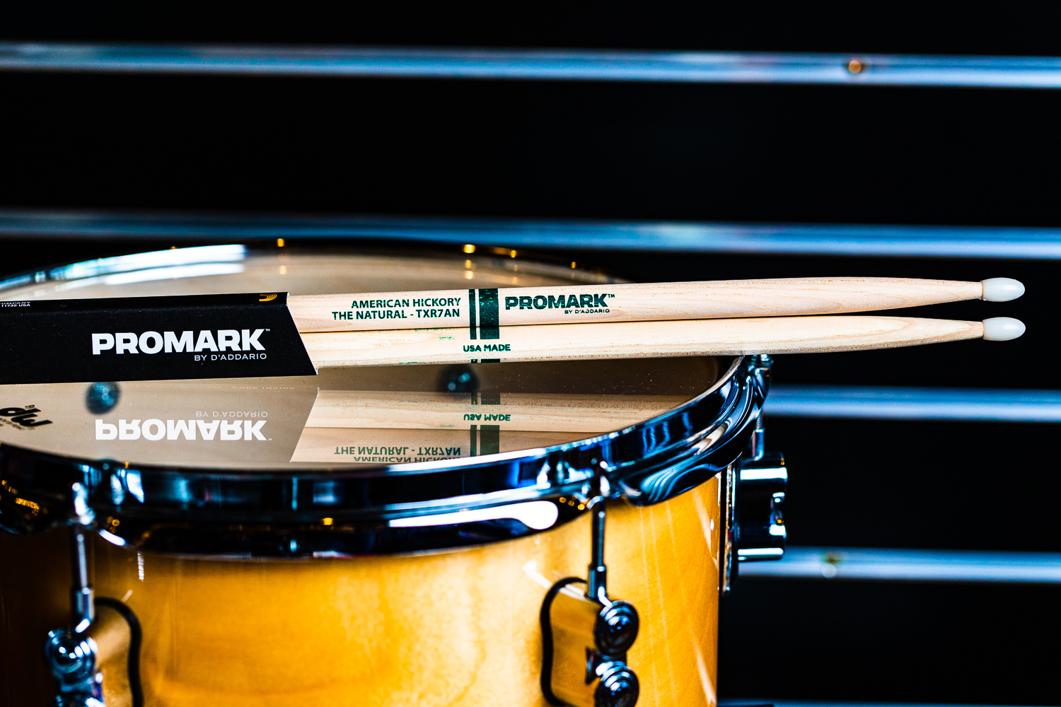 Promark Promark Forward 7A Classic Drum Sticks, Raw Hickory, Nylon Tip