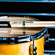 Promark Promark Forward 7A Classic Drum Sticks, Raw Hickory, Wood Tip