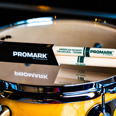 Promark Promark Forward 5B Classic Drum Sticks, Raw Hickory, Wood Tip