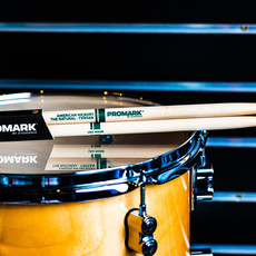 Promark Promark Forward 5A Classic Drum Sticks, Raw Hickory, Nylon Tip