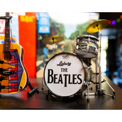 Axe Haven Ringo Starr Classic Oyster Miniature Drum Set Replica Collectible Axe Haven Ringo Starr Classic Oyster Miniature Drum Set Replica Collectible