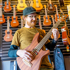 Amahi Amahi Mahogany Cutaway Ukulele Bass with Electronics