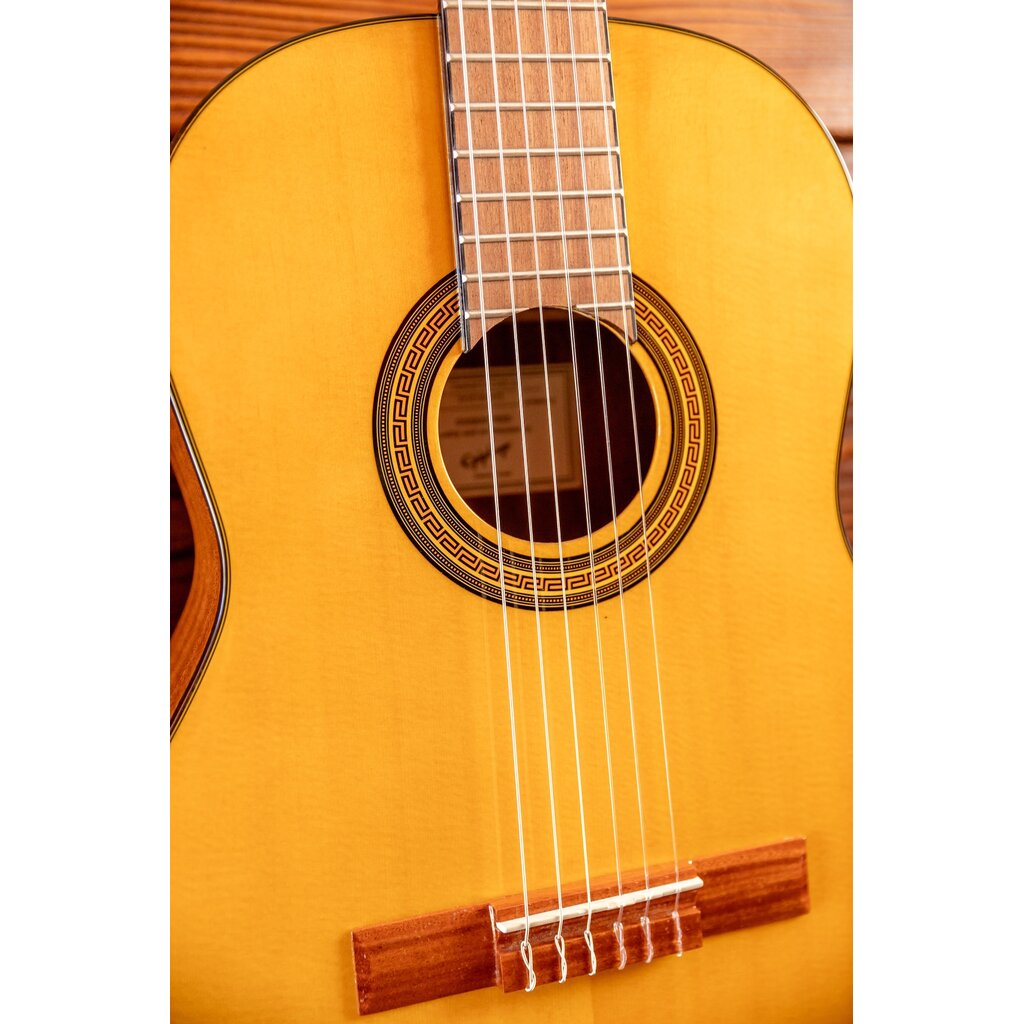 Epiphone Epiphone Classical E1 Guitar, Antique Natural (Nylon; 2" nut) (In-Store Pickup Only)