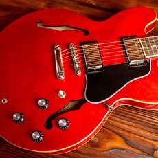 Epiphone Epiphone ES-335 Semi-Hollow Electric Guitar, Cherry (In-Store Pickup Only)