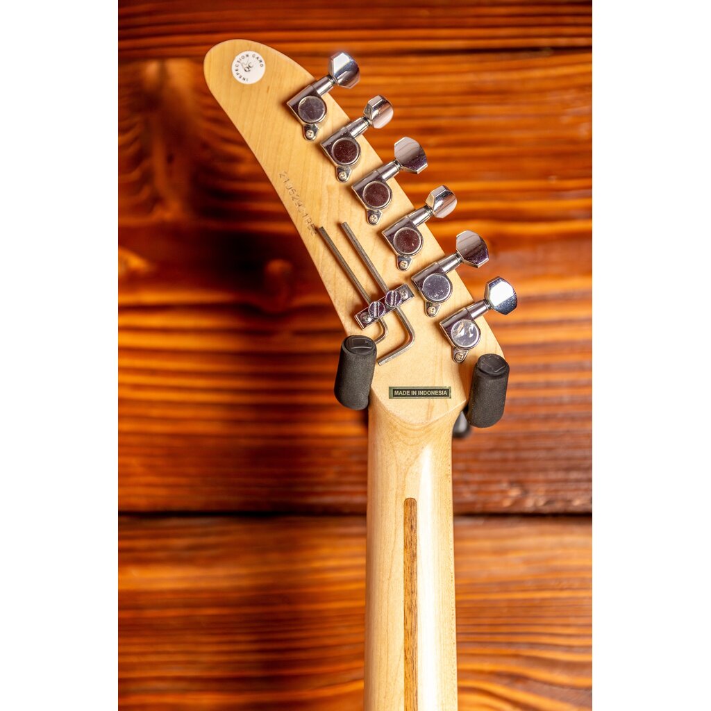 Kramer Kramer "The 84" Electric Guitar, Ebony (w/ EVH® D-Tuna)