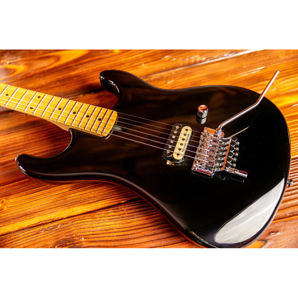 Kramer Kramer "The 84" Electric Guitar, Ebony (w/ EVH® D-Tuna)