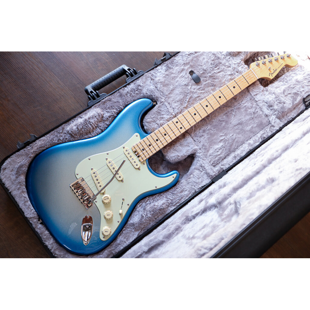 Fender Used Fender American Elite Stratocaster - Sky Burst Metallic (2018)