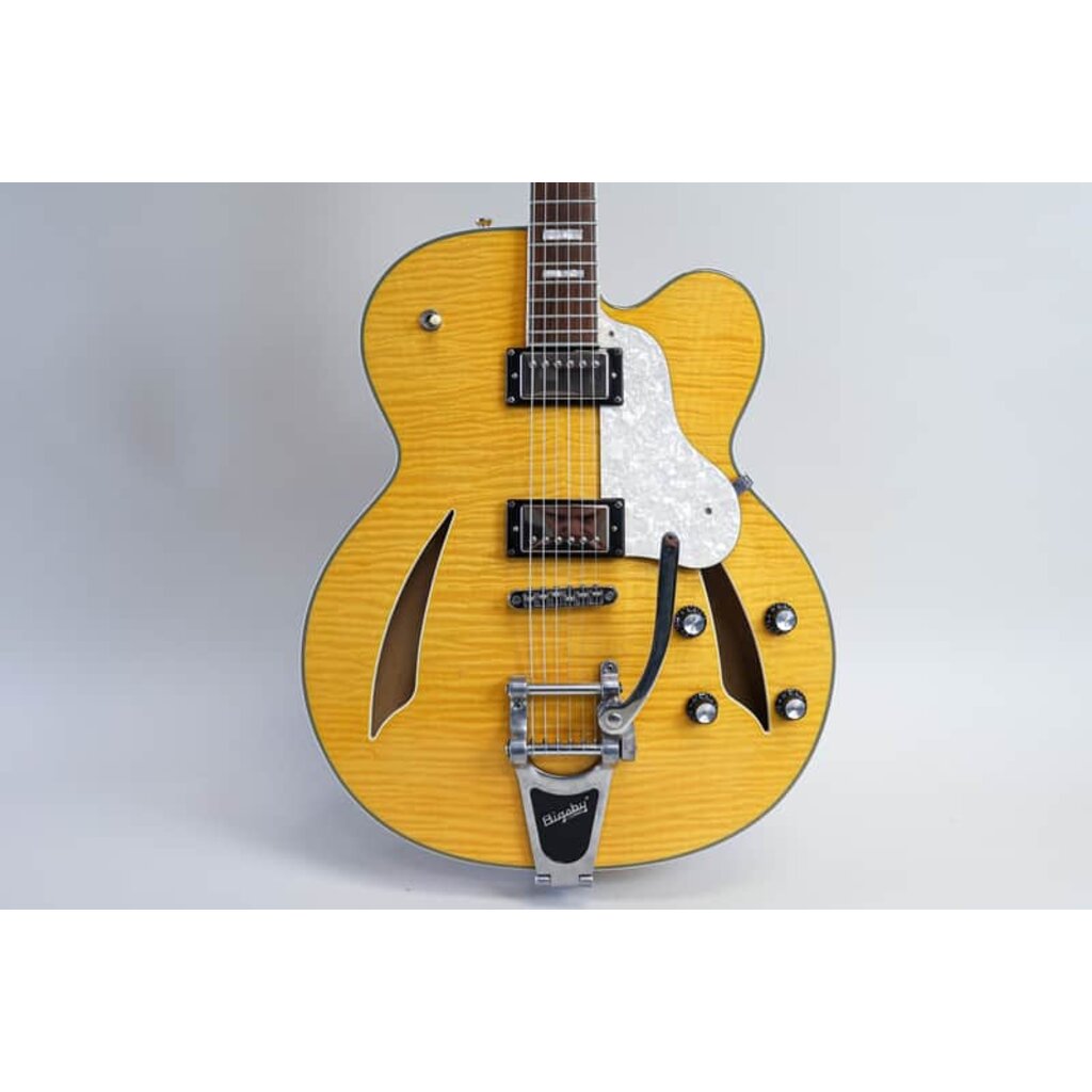 Harmony Used - Harmony H620 w/ Hard Shell Case