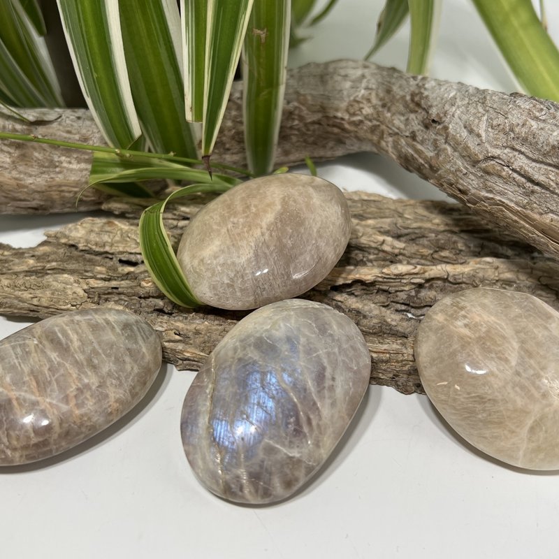 Moonstone Palm Stone