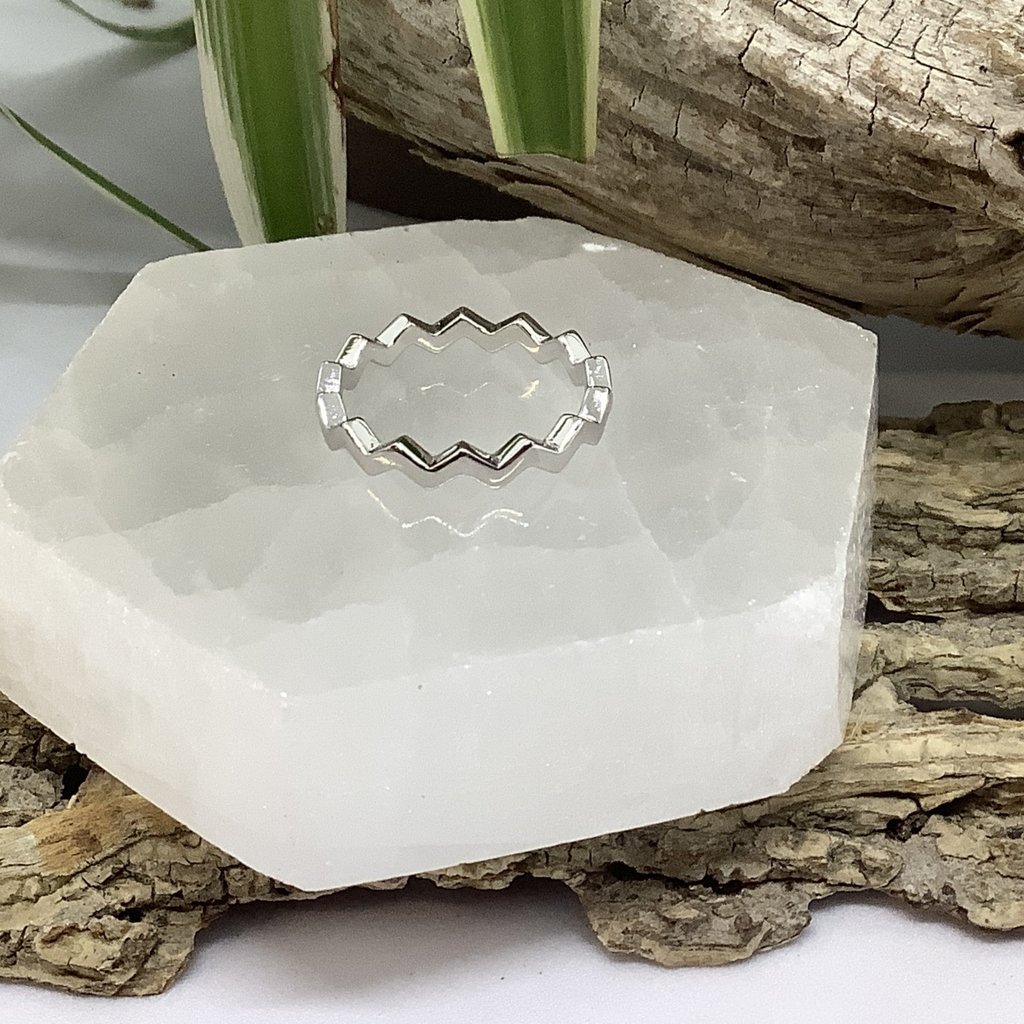Chevron Sterling Silver Ring Size 6