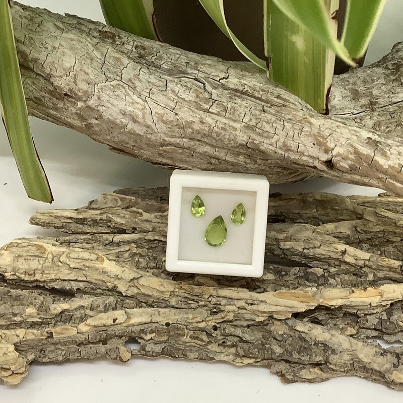 Arizona Peridot Cabochon Set