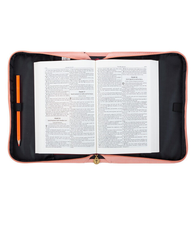 He Works All Things for Good Peach Floral Faux Leather Fashion Bible Cover - Romans 8:28 | 桃花仿皮時尚聖經套 - 羅馬書8:28