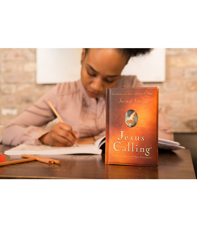 Jesus Calling, Padded Hardcover, with Scripture References: Enjoying Peace in His Presence (A 365-Day Devotional)