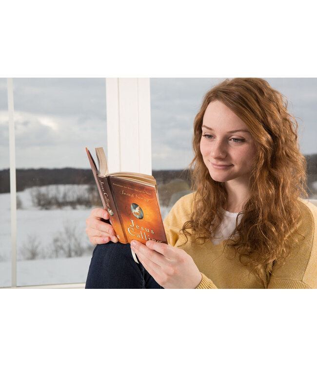 Jesus Calling, Padded Hardcover, with Scripture References: Enjoying Peace in His Presence (A 365-Day Devotional)