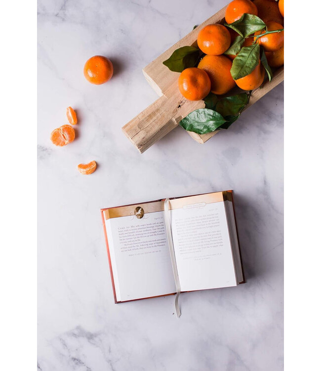 Jesus Calling, Padded Hardcover, with Scripture References: Enjoying Peace in His Presence (A 365-Day Devotional)