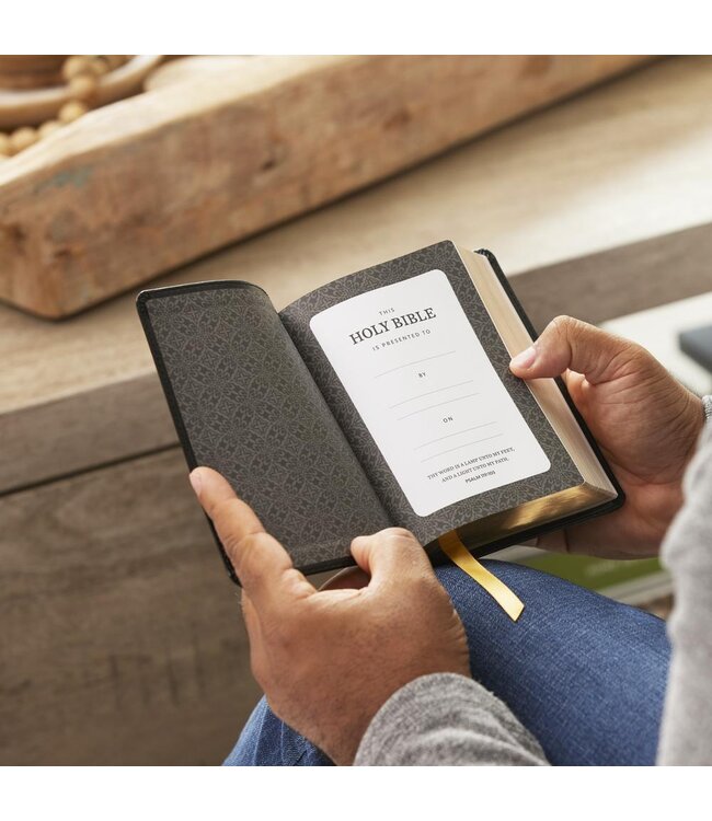 KJV Holy Bible, Compact Reference Bible, 43,000 Cross-References, Red Letter, Comfort Print, Purple Leathersoft With Zipper