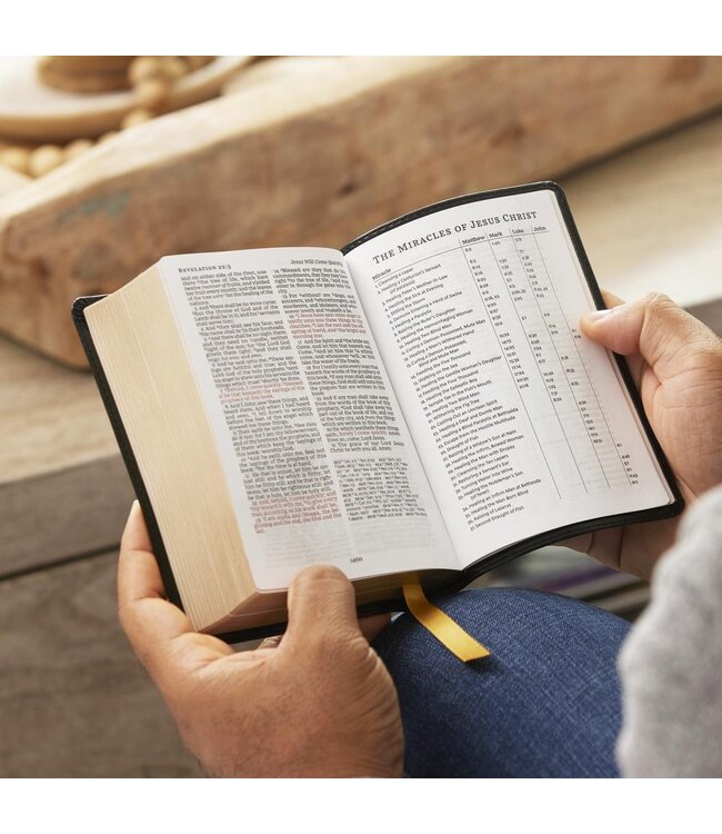 KJV Holy Bible, Compact Reference Bible, 43,000 Cross-References, Red Letter, Comfort Print, Purple Leathersoft With Zipper