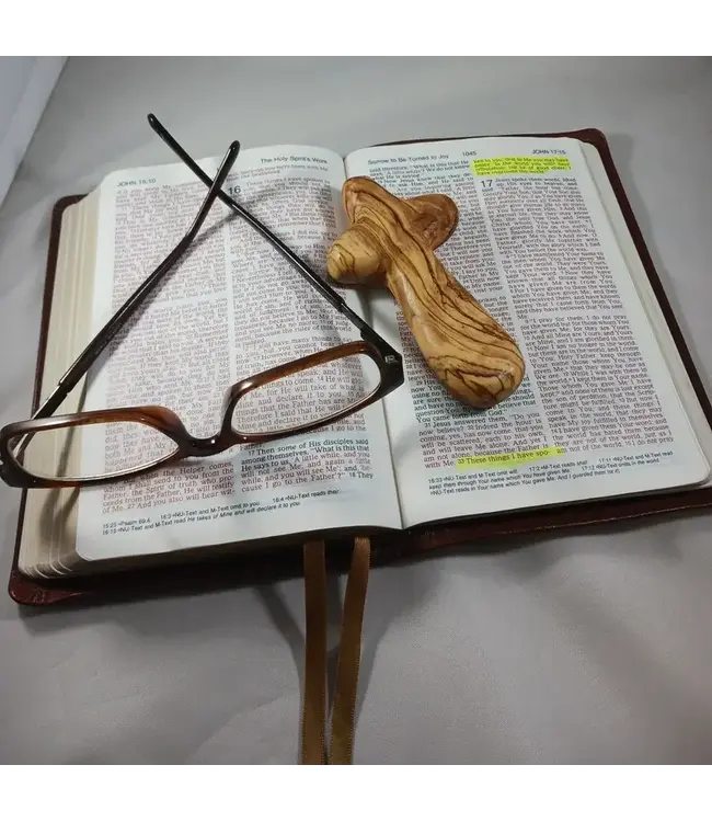 Handmade Olive Wood Comfort Cross: Pocket Healing Palm Cross (large size) | 手工橄欖木療癒十字架：口袋掌心十字架（大）