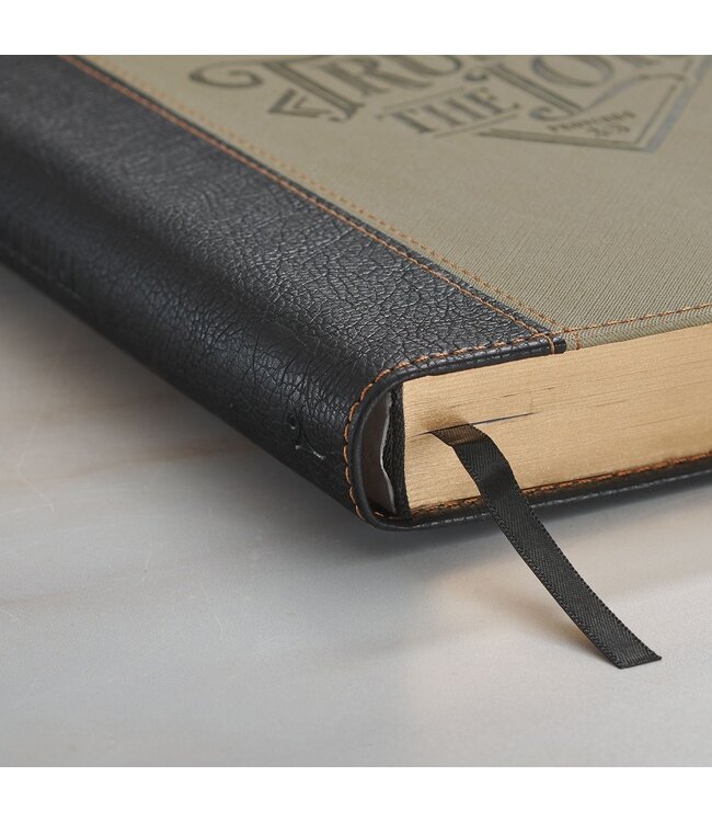 Trust in the Lord Black and Sand Faux Leather Classic Journal with Pen Holder - Proverbs 3:5 | 仿皮筆記本附筆槽