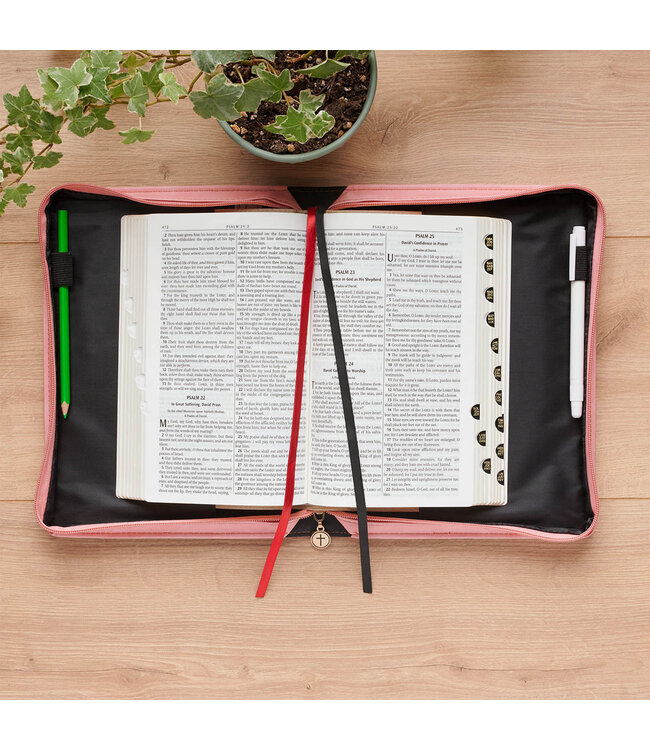 Those Who Trust Coral Pink Floral Faux Leather Classic Bible Cover - Isaiah 40:31 | 仿皮經典聖經套
