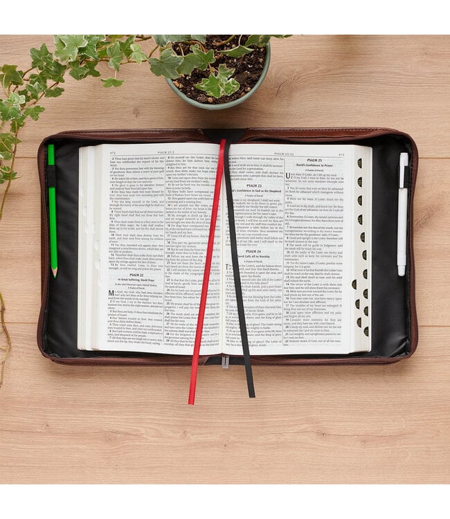 The Lord is My Strength Lion Honey-brown Faux Leather Classic Bible Cover - Exodus 15:2 | 仿皮經典聖經套