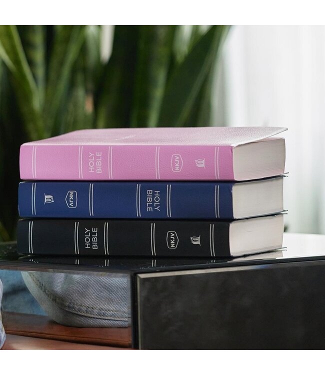 NKJV, Gift and Award Bible, Red Letter Edition, Comfort Print, Black Softcover