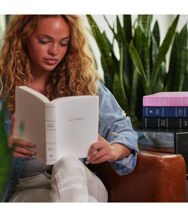 NKJV, Gift and Award Bible, Red Letter Edition, Comfort Print, Black Softcover