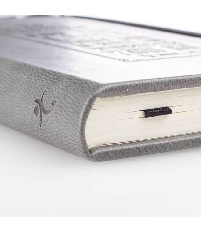 Be Strong Hardcover Faux Leather Notebook with Elastic Closure - Joshua 1:9 | 仿皮筆記本，附束帶