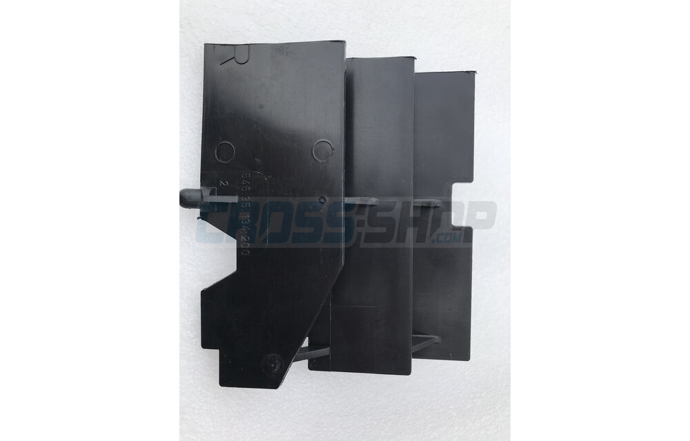 GUARD RADIATOR RIGHT 80J