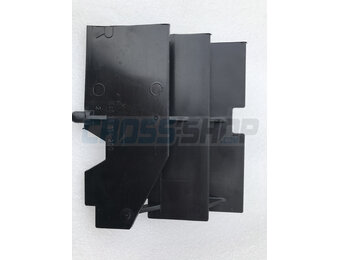 GUARD RADIATOR RIGHT 80J