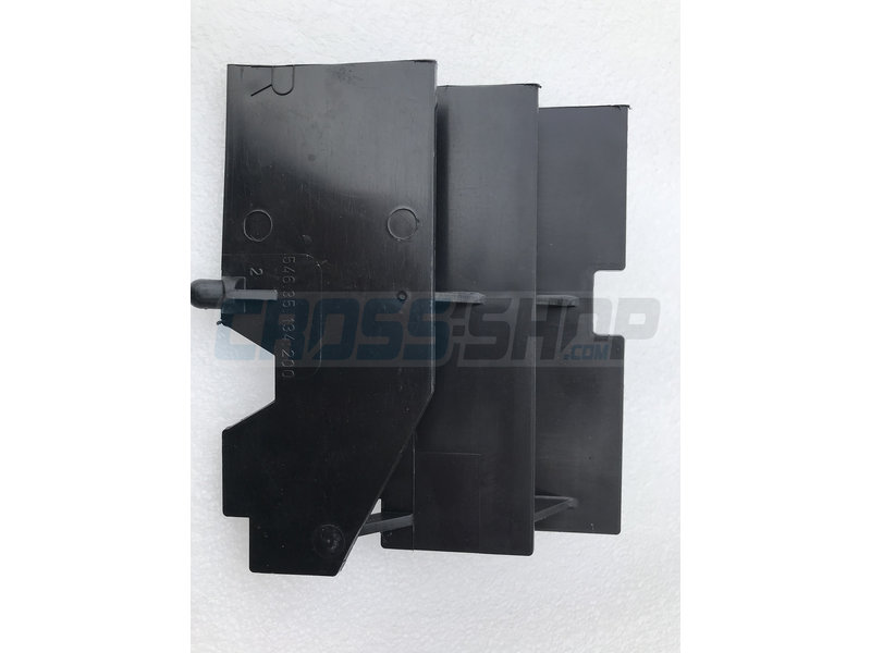 GUARD RADIATOR RIGHT 80J