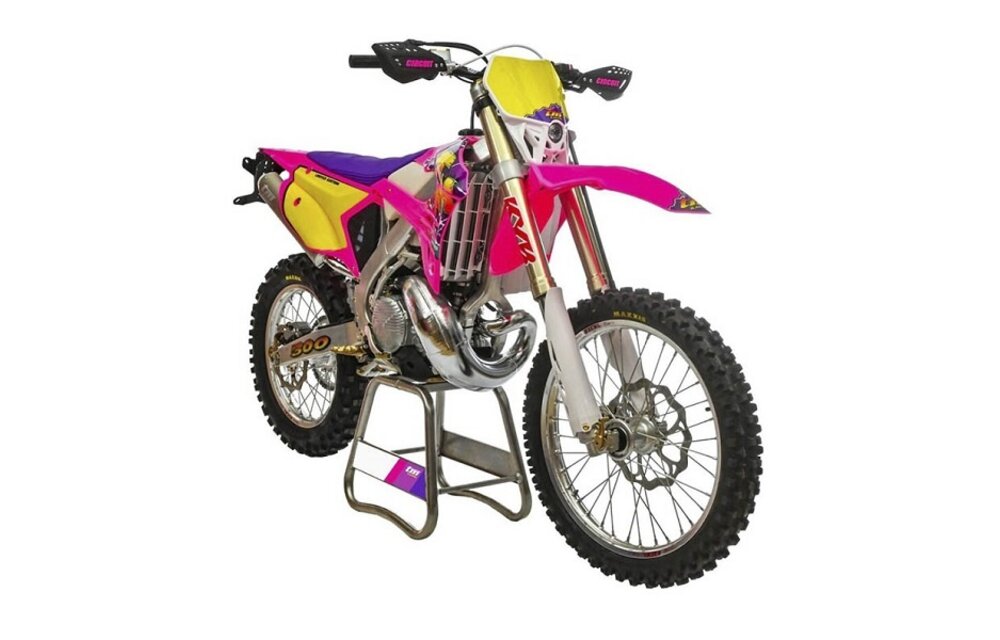 TM 2022+ EN PINK EDITION PLASTIC KIT